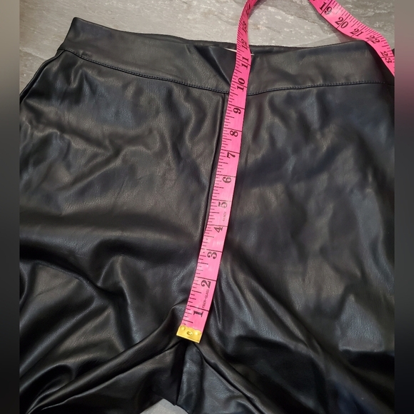 Meshki Shayla Skinny Faux Leather High-Rise Split Pant in Black Women's L. 29". - Picture 6 of 15